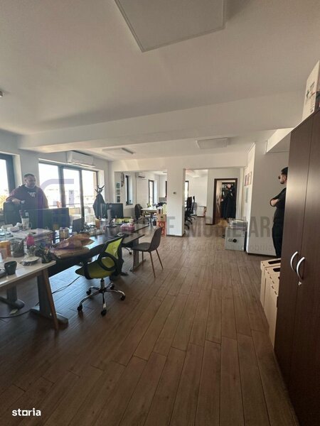 Cladire multifunctionala, metrou Basarab, parcare proprie