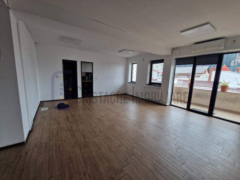 Cladire multifunctionala, metrou Basarab, parcare proprie